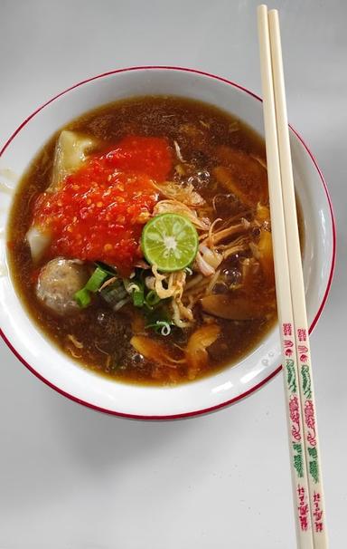 LOMIE DAN MIE BAKSO HAN'S