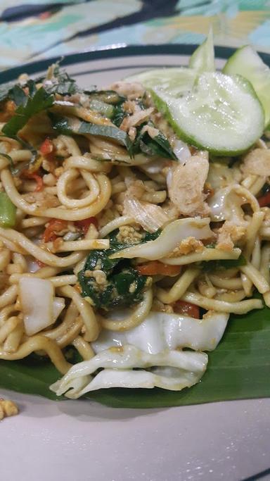 MIE TEK TEK ANGLO DAN NASI GORENG