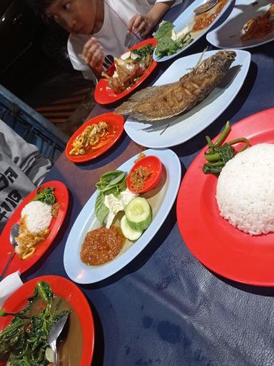 SEAFOOD PECEL LELE JAYA RAYA