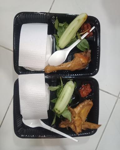 AYAM GORENG INGKUNG BUK NUR