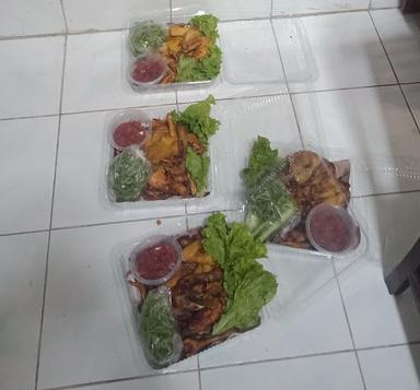 AYAM GORENG INGKUNG BUK NUR