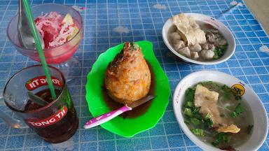 BAKSO DAN MIE AYAM MAMANIA