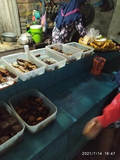 WARUNG MAKAN NGANGENI