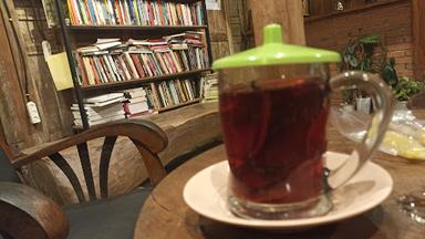 KEDAI KOPI DAN TAMAN BACA KEBUN MAKNA