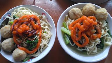 MIE AYAM & BAKSO POJOK-AN