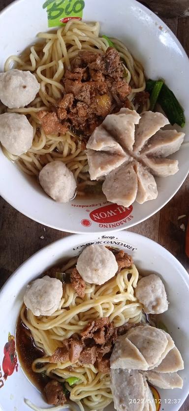 MIE AYAM & BAKSO SAPI MB YANTI