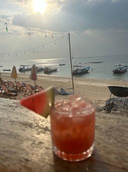 Photo's Blue Corner Bar & Restaurant - Lembongan