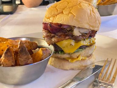 THE CALIBER BURGER, PENIDA