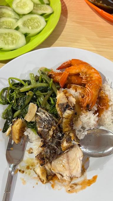 JURAGAN SEAFOOD PANTAI JETIS