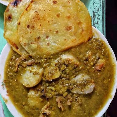 GULAI KACANG IJO DAN ROTI MARYAM