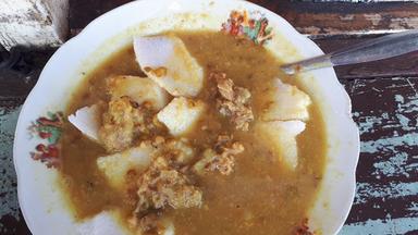 GULAI KACANG IJO DAN ROTI MARYAM