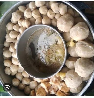 PENTOL BAKSO DAN ES KELAPA MUDA MANG IWAN