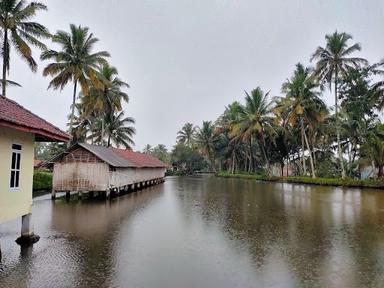 CAFE KANJENG MAMIH