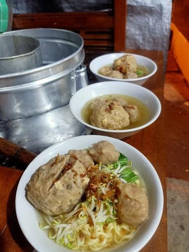 BAKSO DAN MIKOCOK RAKA