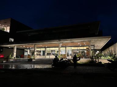 AMBROGIO PATISSERIE KOTA BARU PARAHYANGAN