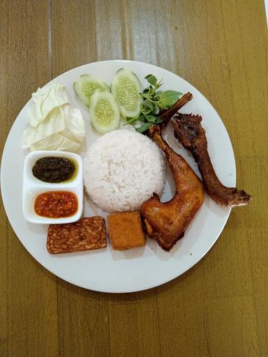 BEBEK DAN AYAM GORENG PAK QOMAR PADALARANG