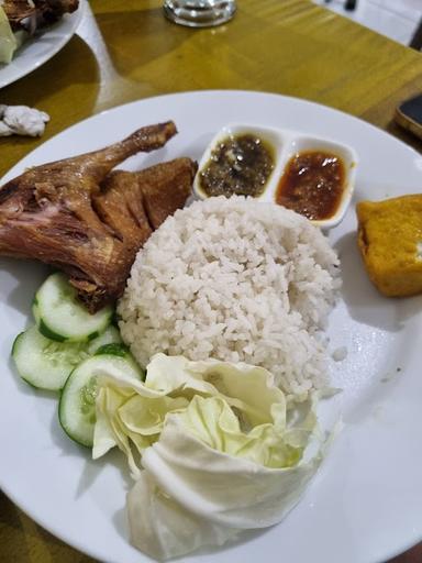 BEBEK DAN AYAM GORENG PAK QOMAR PADALARANG