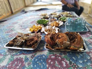 SAUNG LESEHAN CEU DEWI,IKAN-AYAM. GORENG/BAKAR