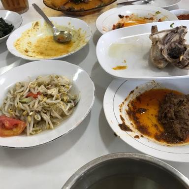 RUMAH MAKAN DAN AMPERA ROZA