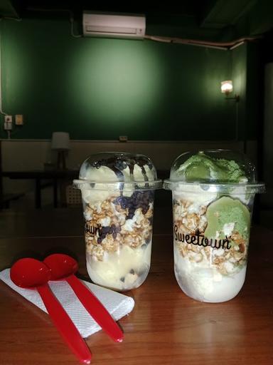 SWEETOWN POPCORN DAN ICE CREAM