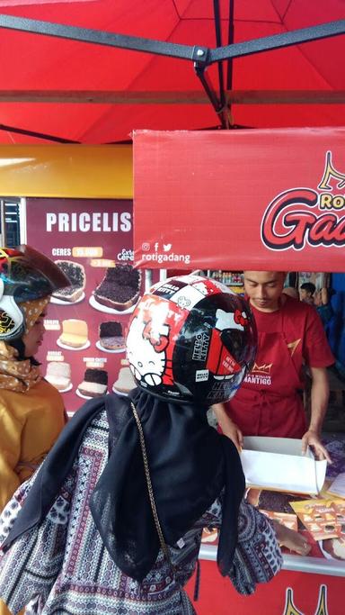 ROTI GADANG PADANG, OUTLET SEBERANG PADANG ACIAK MART