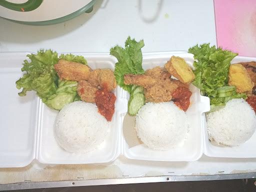 PEMPEK & AYAM GEPREK MPOK RISMA