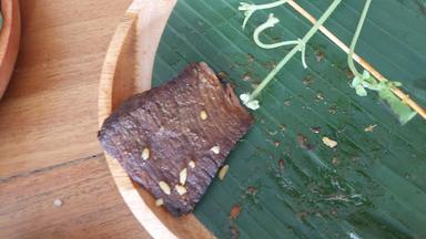 DAUN COBEK WARUNG MAKAN KHAS SUNDA