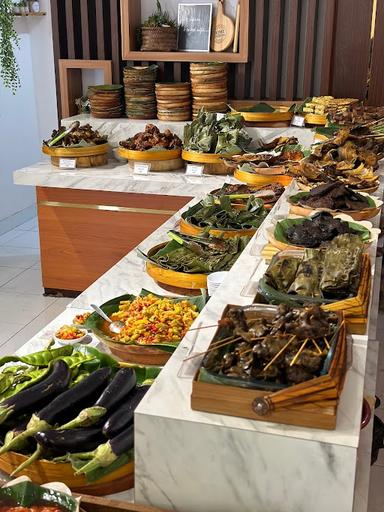 DAUN COBEK WARUNG MAKAN KHAS SUNDA