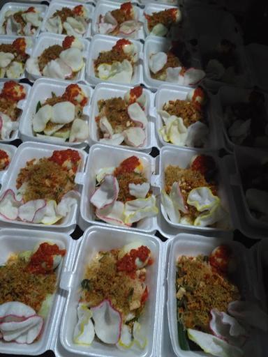 LONTONG & NASI UDUK MEDAN