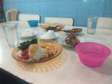 RUMAH MAKAN & AMPERA BERINGIN JATI