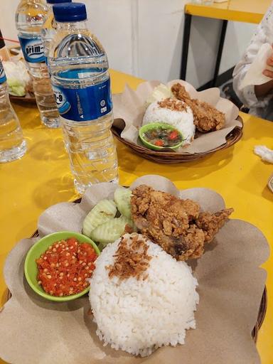 AYAM GEPREK PAK DE MOMON