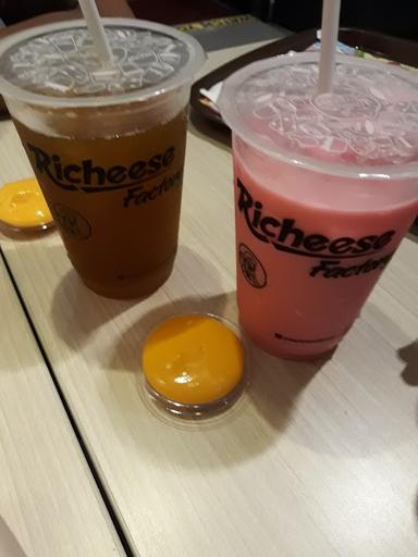 RICHEESE FACTORY TRANSMART PADANG