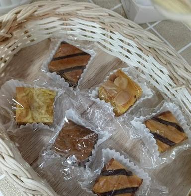 BROWNIES, CAKE & COOKIES BAKED TO THE MOON