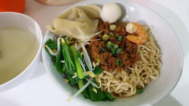 BAKMIE HONG & BUBUR BANGKA CU FUNG MOI