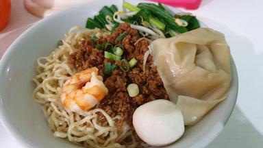 BAKMIE HONG & BUBUR BANGKA CU FUNG MOI