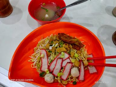 BAKMI HIN LIE