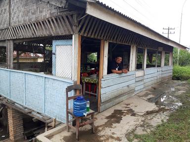 RUMAH MAKAN TIWI