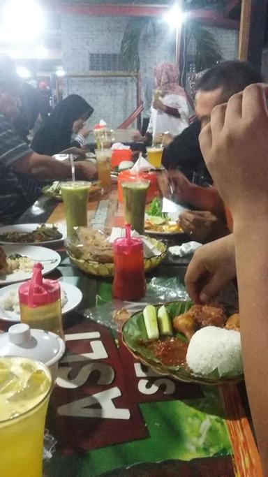 RUMAH MAKAN TIWI