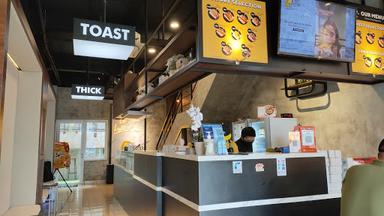 THICK TOAST BOLSENA GADING SERPONG