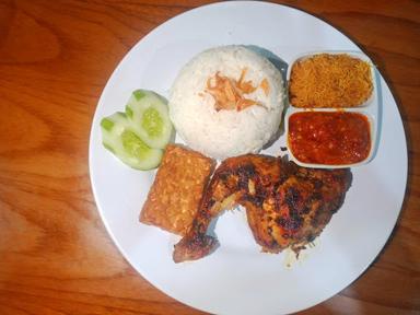 AYAM GORENG REMPAH SAMBAL HITAM BU SLAMET