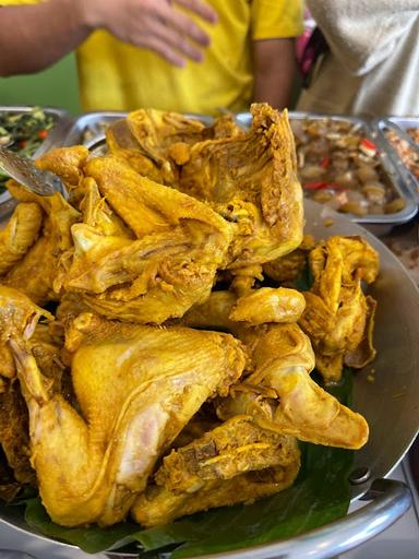 MAKAN LODEH