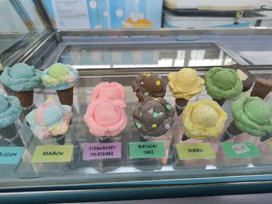 PIKA PIKU ICE CREAM - ÆON MALL BSD CITY