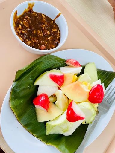 RUJAK KOLAM MEDAN