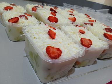 SALAD BUAH KAK ROSE