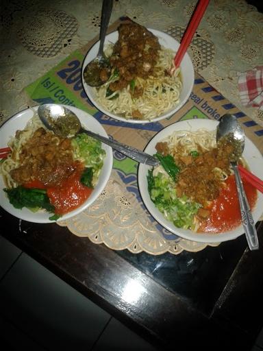 MIE AYAM PENGKOLAN