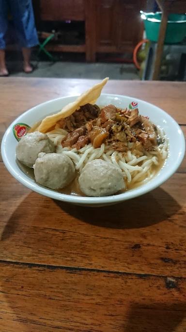 BAKSO DAN MIE AYAM FAMILY