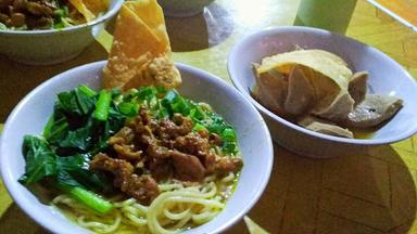 BAKSO MIE AYAM PAK MBAREP