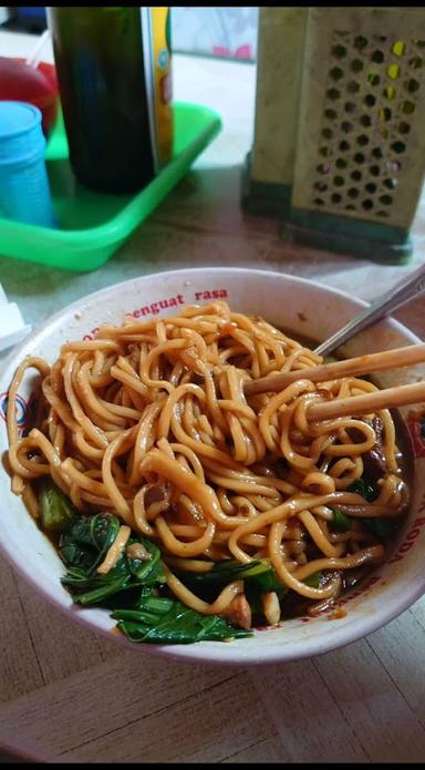 MIE AYAM DAN BAKSO PAK OGES WONOGIRI