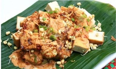 LONTONG TAHU YUK PAT