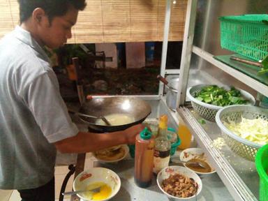 SOLO MEATBALLS & JOGJA NOODLES 'PAK BAYAN'